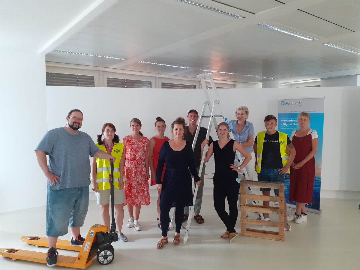 CINIQ_Center's tweet photo. Wir bauen eine Blockchain🏗️🚧⛓️! Mit dem Demonstrator der Studierenden der @HTW_Berlin mit Prof. Adam @008Katarina wird jeder zu einem BlockchainChecker. Großes Dankeschön für den kreativen Beitrag! @FDT_Berlin @FraunhoferHHI @DFKI  #blockchain #ArtificialIntelligence #Digital https://t.co/FO7N4fiTul