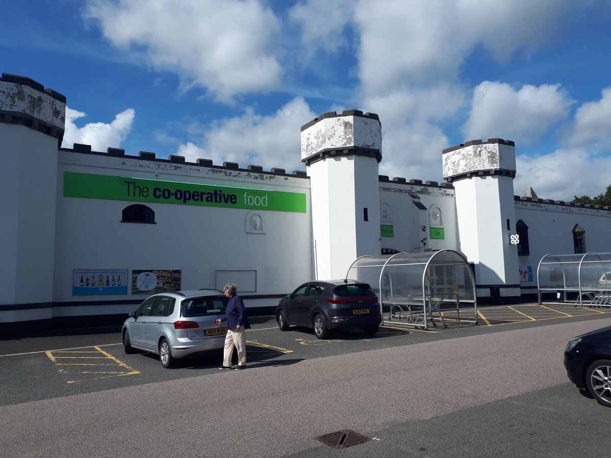 Who knew that <a href="/coopuk/">Co-op</a> was actually established in the 1500's? All that's missing is the moat!
#medievalmunchies #castlecoop