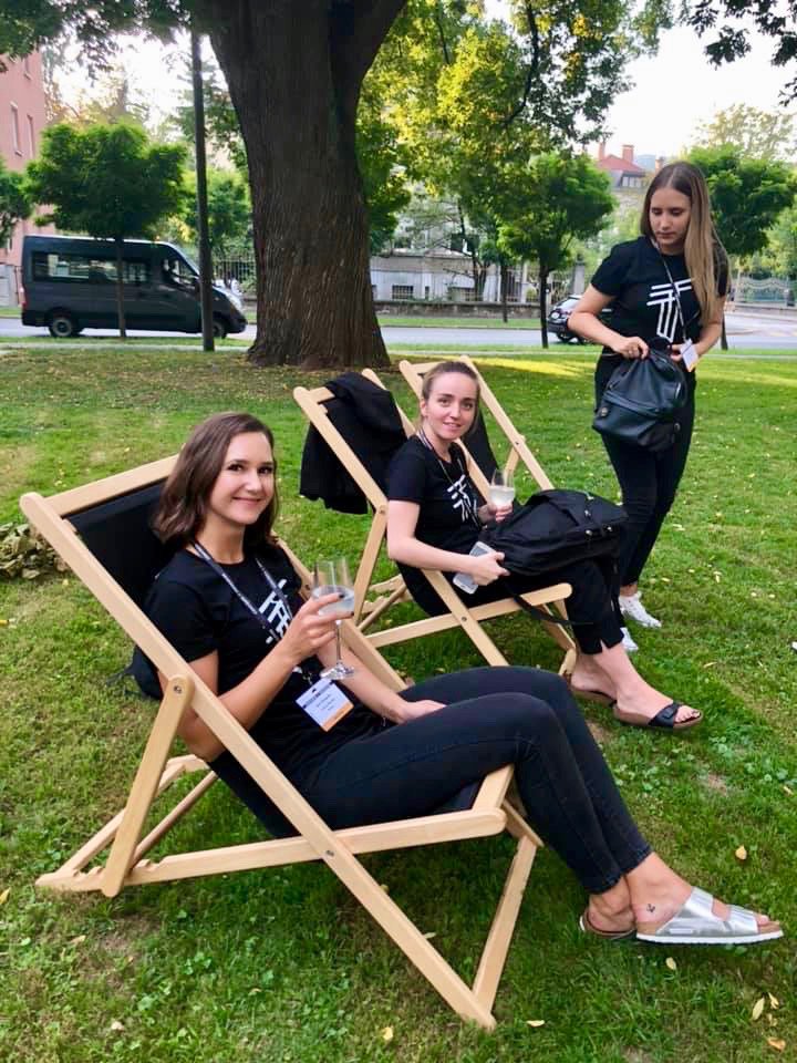 SloMeetings's tweet photo. Conventa Crossover is in full swing! Loving the casual atmosphere, delightful crowd, excellent speakers and the vibrant @SammeAllen. 🤩 Check out these tidbits from our awesome #ConventaCrossover experience! https://t.co/gSHXLCJRjm