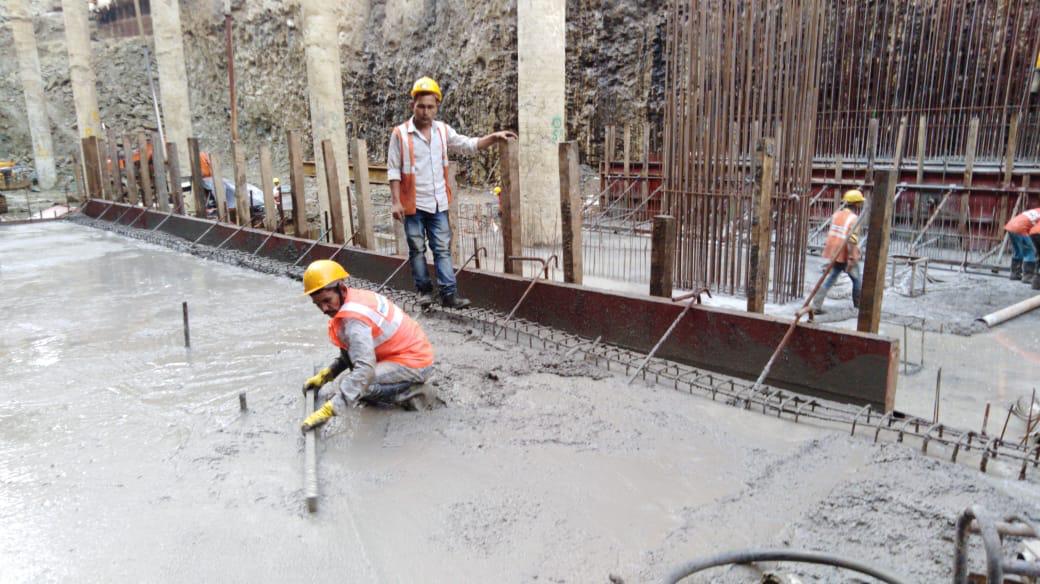 AshwiniBhide's tweet photo. At #ScieneceMuseum station of #MumbaiUnderground @MumbaiMetro3 , 10th pour of #BaseSlab is completed. 51% of total base slab is done here. Station construction on steady path of progress. @CMOMaharashtra https://t.co/sE18F0bKQ8