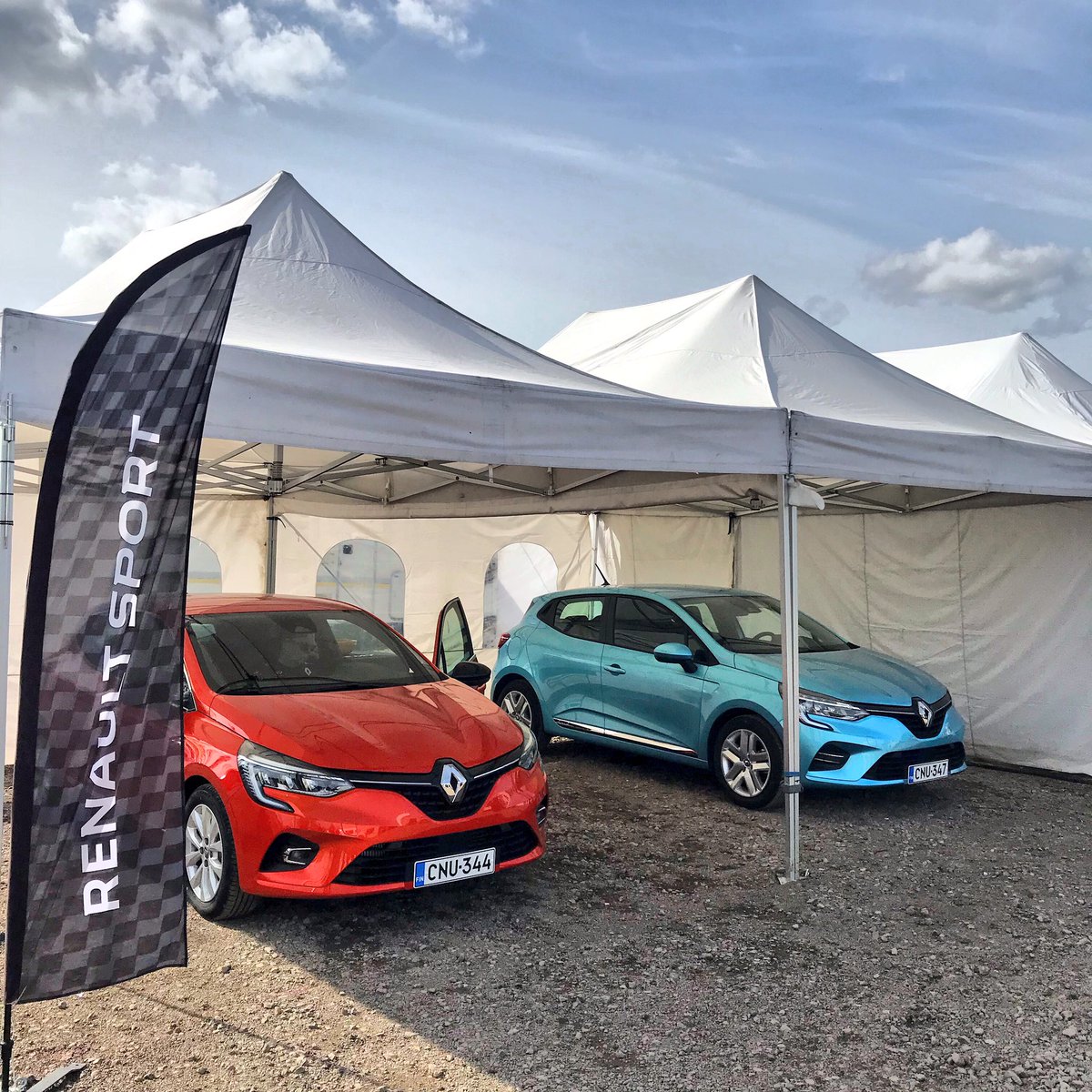 🇬🇧 Last weekend at #RXAcademy R5 in Kouvola, we had the pleasure of hosting the new Clio V for the thousands of fans that attended, the exciting new car’s first public outing in Finland, alongside our factory-built Clio RS RX race cars.