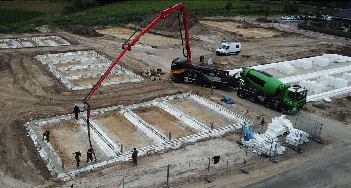 Samen met <a href="/BBKreeft/">Bouwbedrijf Kreeft</a> werken aan 77 woningen te Scherpenzeel! Het stellen en storten wordt verricht door Havebo. Meer info? havebo.nl #ekokist #strokenfundering #duurzaam