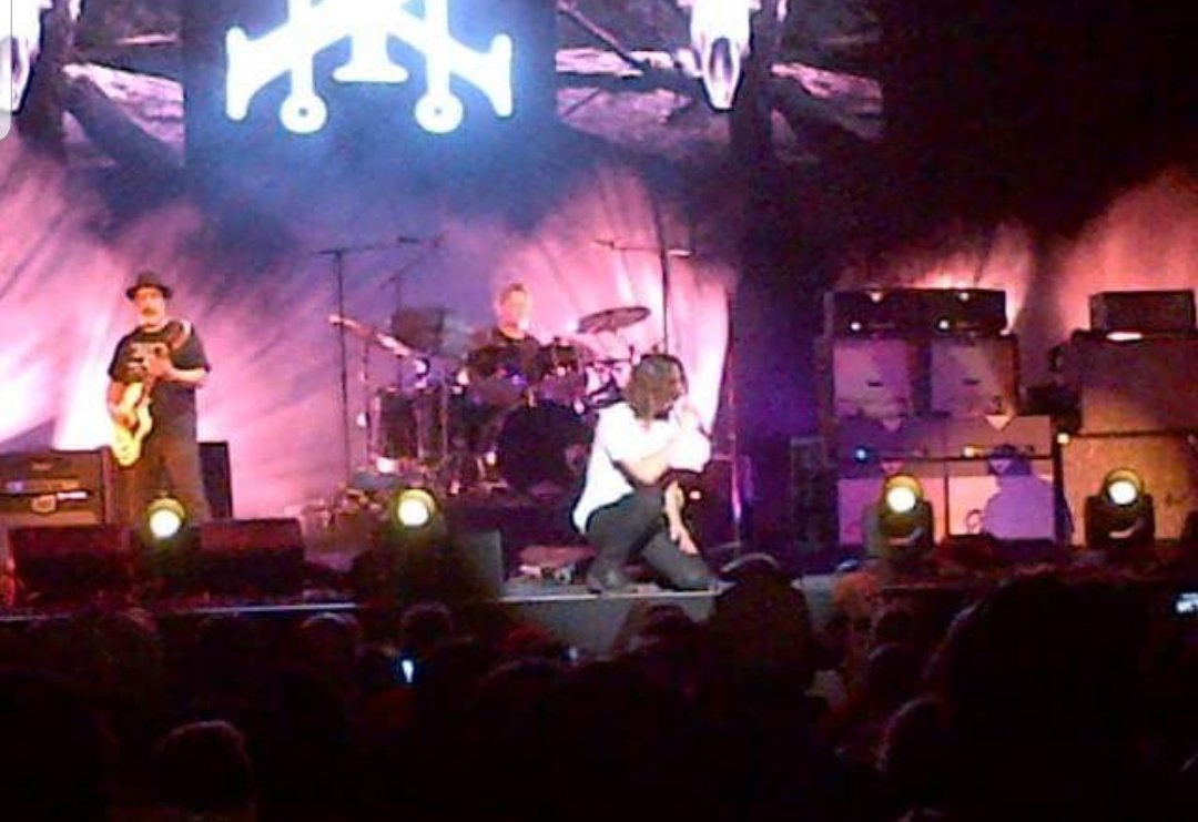 Znb_z's tweet photo. Sometimes I think about how I'll never be able to hear Chris Cornell live again and it hurts #thatvoice #thatmusic #soundgarden #audioslave https://t.co/dApurNtkj6