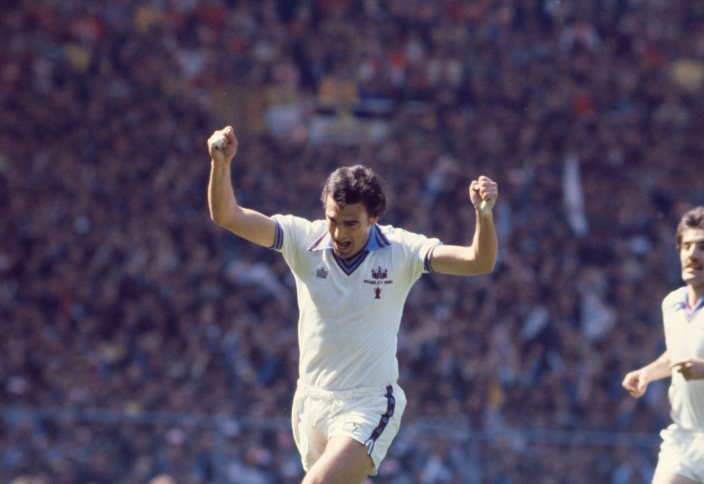 WestHam's tweet photo. On this day in 1967 an 18-year-old Trevor Brooking made his debut against Burnley.

He would go on to make 643 appearances, score 102 goals, win two FA Cups and a record five Hammer of the Year Awards. 

Sir Trevor Brooking, what an icon ⚒❤️ https://t.co/6YF5WLiZRl