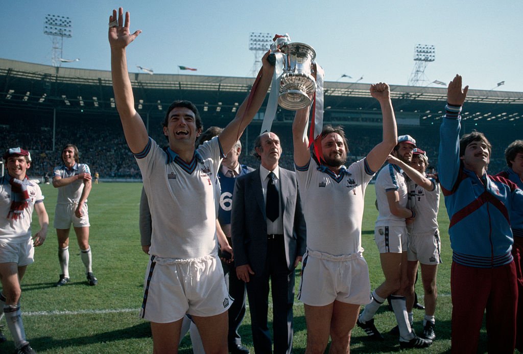 WestHam's tweet photo. On this day in 1967 an 18-year-old Trevor Brooking made his debut against Burnley.

He would go on to make 643 appearances, score 102 goals, win two FA Cups and a record five Hammer of the Year Awards. 

Sir Trevor Brooking, what an icon ⚒❤️ https://t.co/6YF5WLiZRl