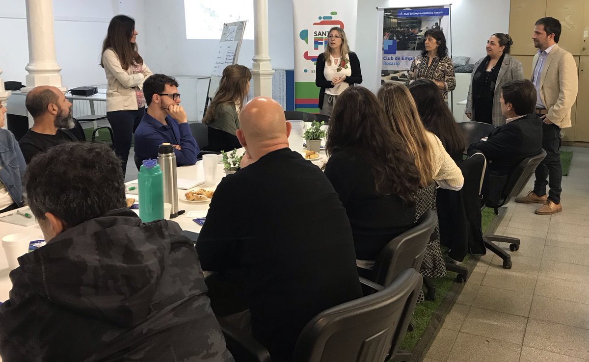 DesarrolloRos's tweet image. #AHORA junto a @ProduccionSF estamos acompañando a emprendedores y emprendedoras audiovisuales. Nos cuentan sus proyectos y aspiraciones con un desayuno de por medio. @ClubEmprendeRos @ClaudiaGiavon @VeroPavan @MFGhilardi 😃📹 #DesayunoDeNetworking