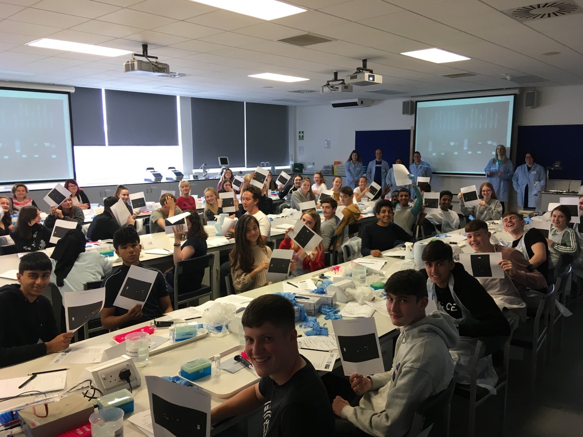 HyndlandScience's tweet image. A massive thank you to the staff @UofGlasgow @gsc1 @CVRinfo for their time given to us during our visit today. Our Biologists were not only inspired but also had a lot of fun!