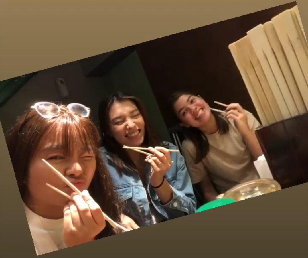 KiaraCruzOfc's tweet photo. We see you @kiaracyrene 👀.
Bonding with Kaye and Sam! Ya'll cuties!!!! @samanthafanger @kayenavarro_ @_samanthastics

📷: ate kaye's igs ♡ https://t.co/4cZctrzmhQ