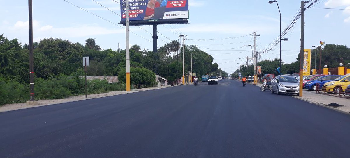 ENGELSMEDINAV's tweet photo. El gobierno de #DaniloMedina trabaja en el asfalto de la carretera Sánchez (entrada de la ciudad SJM). #PrometidoCumplido #ElProgresoSeConstruyeTrabajando https://t.co/YnKS84Hwyn