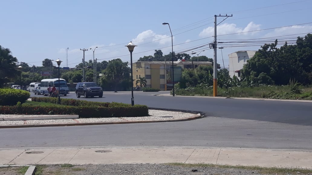 ENGELSMEDINAV's tweet photo. El gobierno de #DaniloMedina trabaja en el asfalto de la carretera Sánchez (entrada de la ciudad SJM). #PrometidoCumplido #ElProgresoSeConstruyeTrabajando https://t.co/YnKS84Hwyn