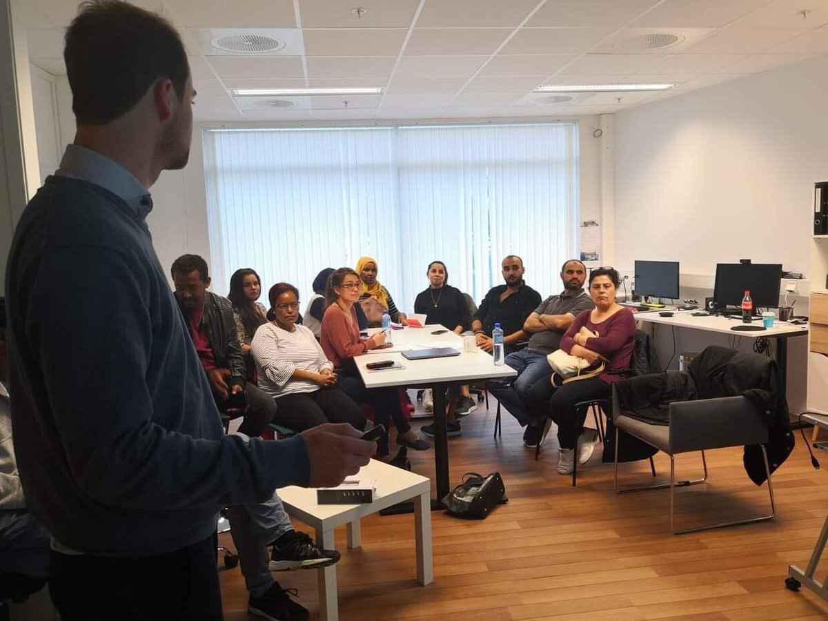 capeesh_app's tweet photo. So fun to engage with our customers! @benjaminholsten provided students at @AbdiAske with fun and tailored language learning! https://t.co/U3hJSqJueG