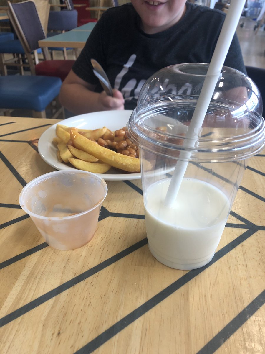 AmyNairne's tweet photo. @Tesco what’s going on - eating IN the cafe and we’re given a plastic cup and a plastic pot for beans! You need to reduce plastic waste not encourage its use! #PassOnPlastic #SaveOurOceans #NoMorePlastic #plasticpollution https://t.co/h0dS4DEXgn