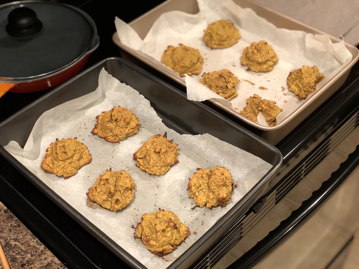 MissMinaOh's tweet image. About last night... Made grain-free coconut cookies again! Next time I will divide the batter into 24 cookies and make each thinner. Also figure a way to make them crunchy in a healthy manner #FoodExperiments