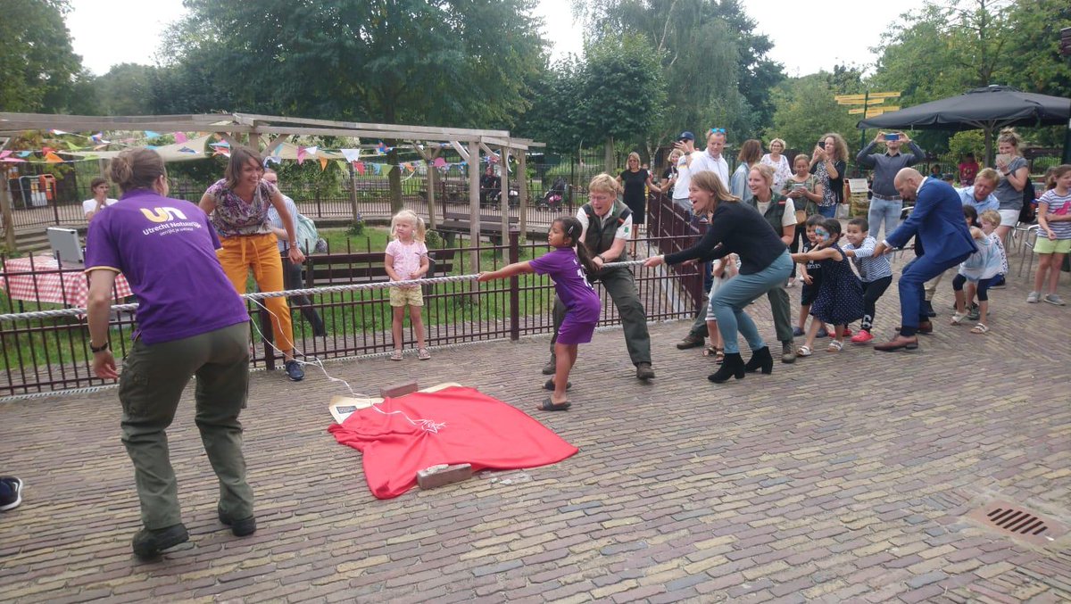 Leuk gesprek met kinderen op Gagelstede bij feestelijke opening ontdekkingsroute naar Speelbos Gagelbos over geschiedenis Overvecht en belang groen in en rond de wijk "Een groene stad is een coole stad"