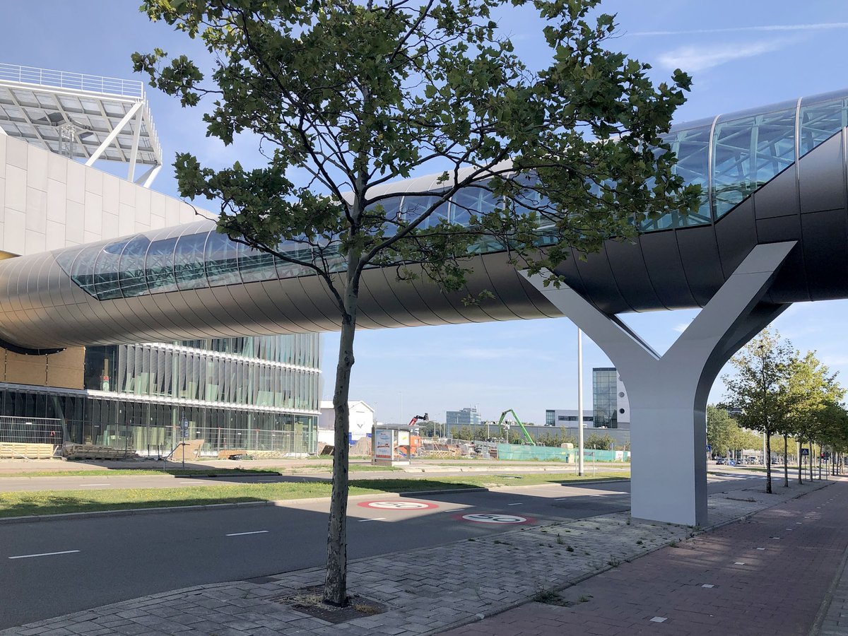IMd_ingenieurs's tweet photo. Mooi resultaat van het nieuwe gebouw met verbindingsbrug @LVNL. @IMd_ingenieurs is verantwoordelijk voor het constructieve ontwerp, uitgewerkt door @SprangersBouwbedrijf @AdviesbureauvandeLaar en @Octatube. Architectonisch ontwerp @EHA_Ector #parametrisch #ontwerpen https://t.co/HEA9XNFcsn