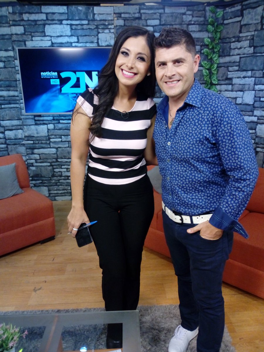 Hoy en <a href="/Capital_21/">Century 21 Capital Properties</a> con la bella <a href="/Ale_Gallardo1/">Alejandra Gallardo</a>. Gracias por recibirnos y apoyar a la cultura. <a href="/mujernecesaria/">@Mujerasuntodehombre</a> <a href="/CossanoFernando/">fernando cossano</a> <a href="/danocossano/">Fernando Cossano</a> <a href="/VamosAlTeatr0/">Vamos Al Teatro</a> <a href="/CarteleraCDMX/">Cartelera Teatral CDMX</a> <a href="/Kameo_Network/">Kameo Network</a> <a href="/IsabelMadowTV/">Isabel Madow</a> <a href="/diegooterolati1/">Diego Otero Latinoamérica</a> @nochesconsentid @capital_siete <a href="/IreneSexologa/">Irene Moreno</a> @promo_artes