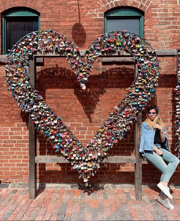 Celebrate painting, photography, sculpture and more at the free Artfest Toronto happening this long weekend at the Distillery District! 
For more activities this long weekend: bit.ly/2vocKb4

📸<a href="/cemileeayaz/">Cemile Ayaz</a> using #iloveilac
#ilac #toronto #art #longweekend