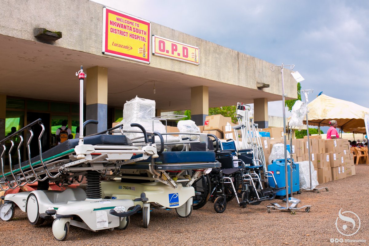 SBawumia's tweet photo. My not-for-profit organisation, Samira Empowerment and Humanitarian Projects (SEHP) presented medical and surgical equipment and supplies to nine (9) health facilities in the Nkwanta North District and Nkwanta South Municipality in the Oti Region.(1/3) https://t.co/gfObbWy9Bs
