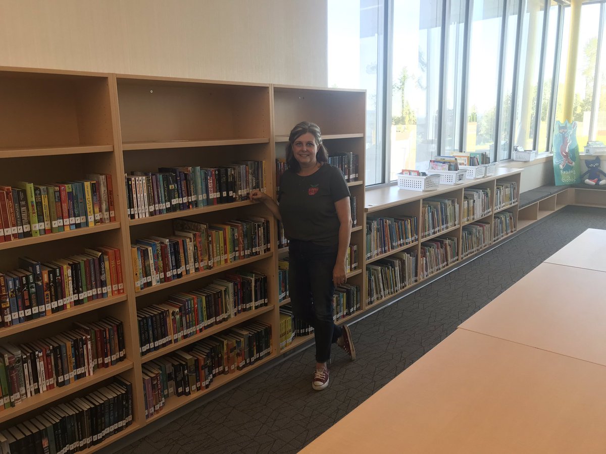 Before and after photos of Dessie Evans Elementary’s new library. Thanks for letting Follett help with your opening collection! @PuyallupSD @FollettLearning