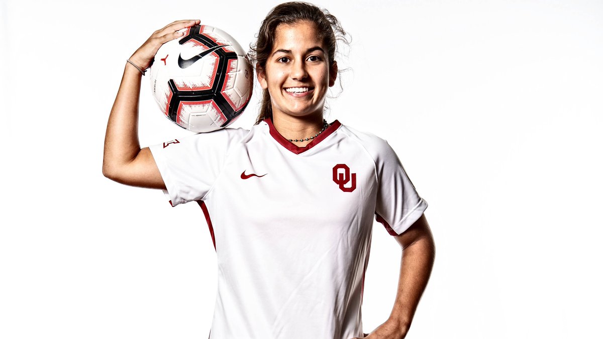 77024Basketball's tweet photo. Our own @GraceYochum and her Oklahoma State Cowgirls travel to Norman to take on her former @MHShouston teammate Madi Dichiara and the sooners. #Bedlam @sbisdathletics @SBISD
#LetsGo11 #SBISDProud https://t.co/Des7VyJHse