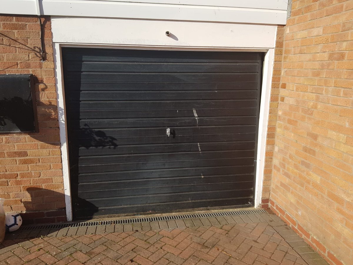⭐️Check out this fantastic installation⭐️Fully insulated automated roller door, fully automated automated with 2 remote controls. These doors are ideal for space saving! Many colours available! Give us a call on 02476353002 nuneatongaragedoors.co.uk