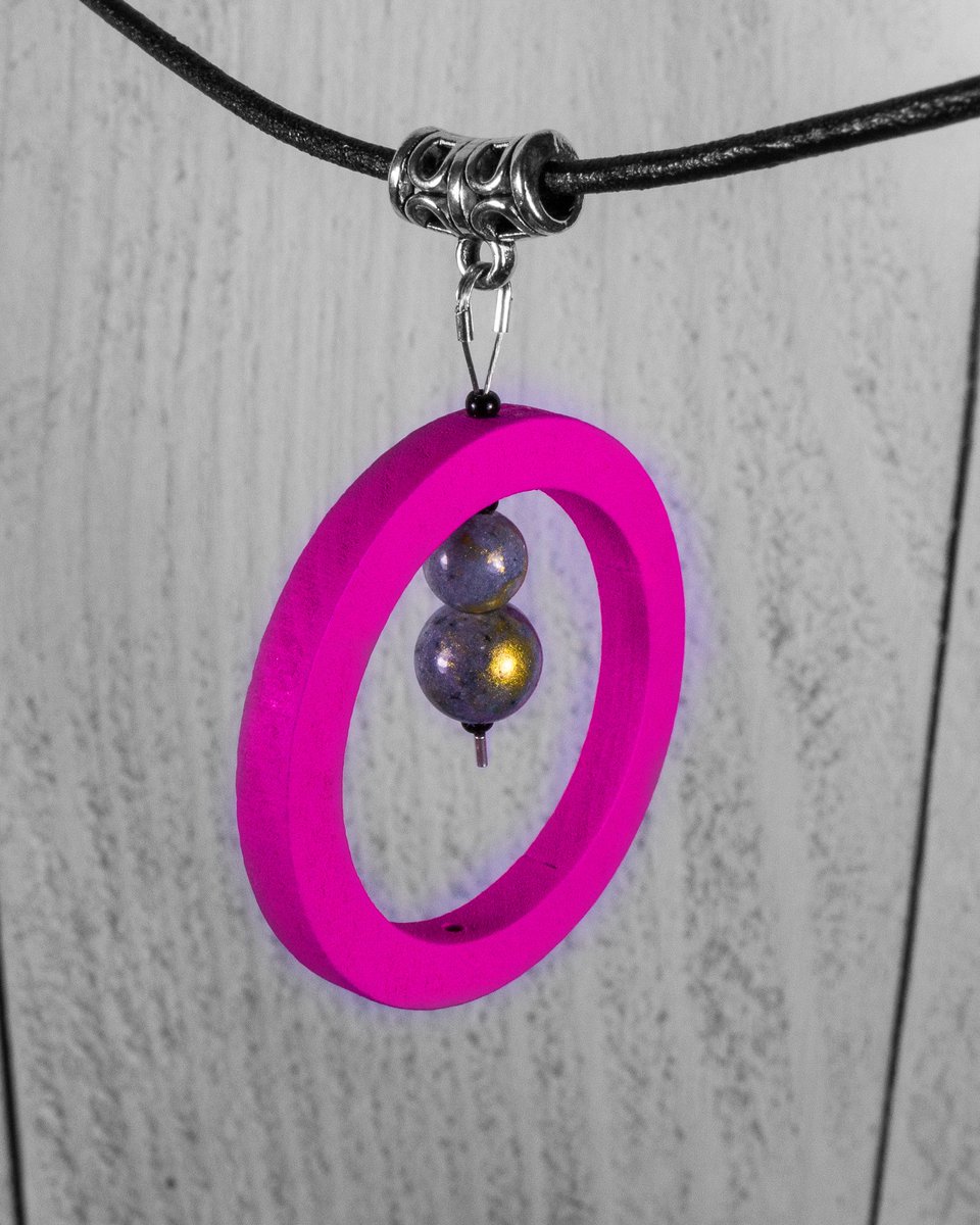 AAONYX_Dimitri's tweet photo. AAONYX Loops looking great!  Wood, leather, silver, and stone combine is this functional and stylish necklace.  I've worn glasses for years, and leaving them around is always such a hassle!  Not anymore.
https://t.co/5UiUuHZLkJ https://t.co/QLVQZkXBRo