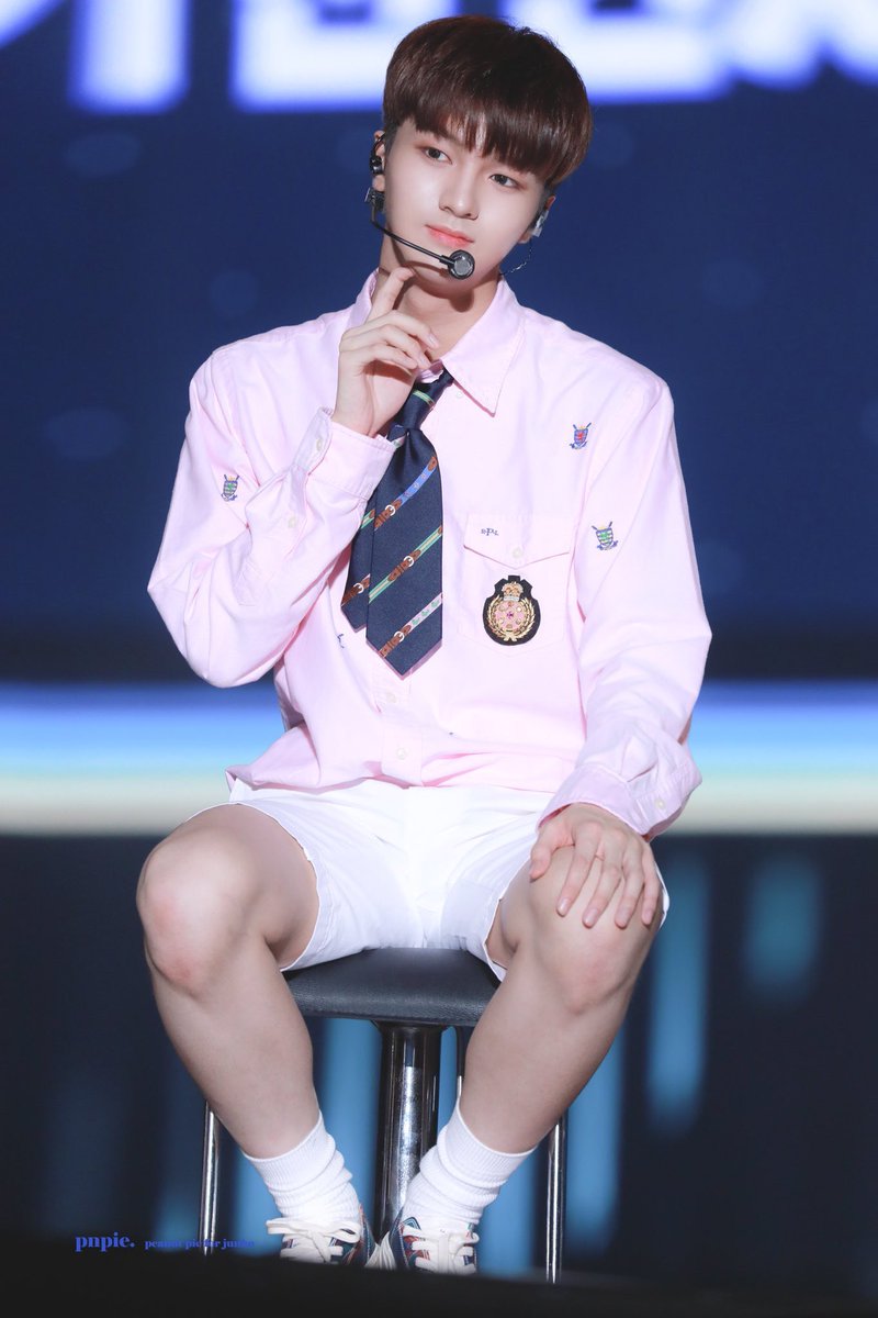 리나 Iz Oneはデビューから約7ヶ月くらいシールで肌にペタッとするタイプの安いヘッドマイク 10万くらいらしい だったんだけどx1はデビュー初日から高いマイクを使ってる このヘッドマイクはメンバーの為に事務所が買うものらしい もしかしてswing