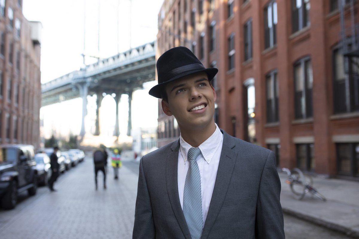 Jovem de Porto Alegre se destaca com tributo a Frank Sinatra bit.ly/2MHTteg #TerraMusica