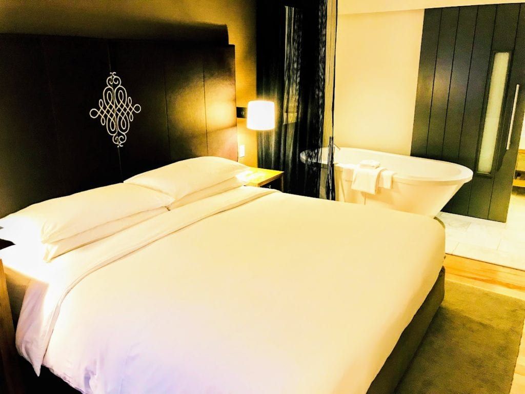 always5star's tweet photo. Looking for some #5StarTip's to score a #luxury room upgrade! Visit link below to read my secrets 😉 🌟🌟🌟🌟🌟 

https://t.co/lA4olYBiyG

#traveltips #travel #luxurytravel #budgettravel #roomupgrades https://t.co/yhgy1LklFw