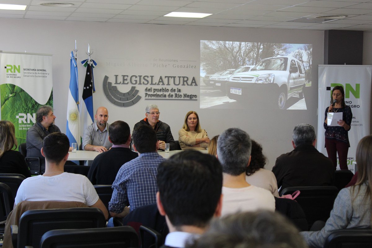 AmbienteRN's tweet photo. 🌎 🌳 Presentación de resultados preliminares del #proyecto "Elaboración de un #inventario de gases de efecto invernadero para la provincia de Río Negro" #INVGEI
El acto de apertura se llevó a cabo en la Sala de Reuniones de Comisiones Legislativas de la Legislatura . https://t.co/focJyCmGub