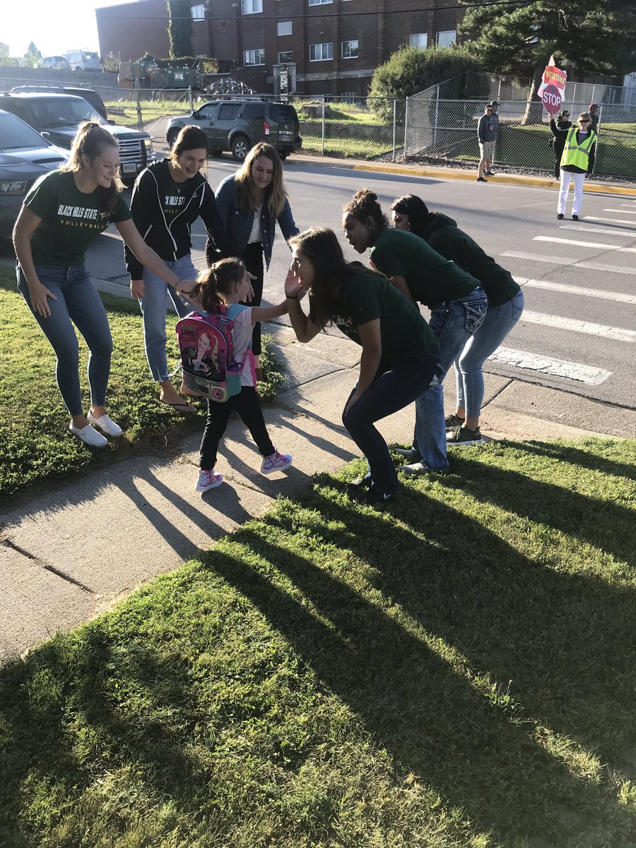 BHSUVB's tweet photo. Yellow Jackets welcoming Spearfish kindergarteners to their first day of school! #CommunityElevated #GiveBack #FutureJackets https://t.co/dPfWczE53Q