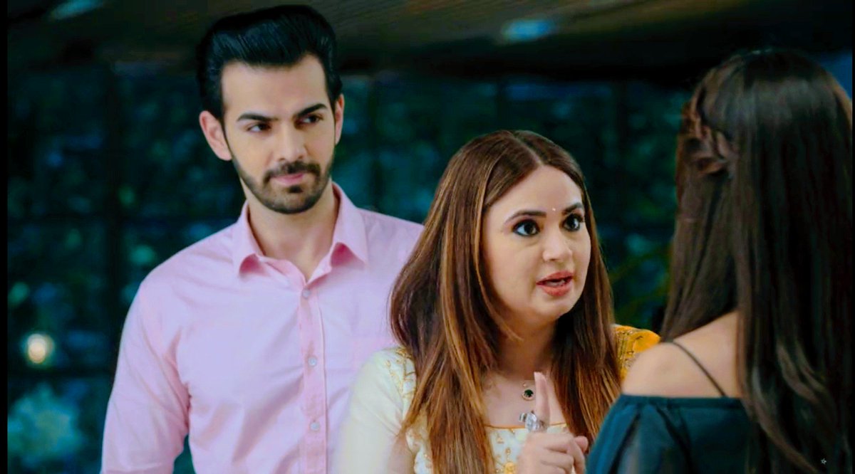 coffeeisjaan's tweet photo. Just Rohit Sippy adoring how Sonakshi has taken a spl place in his family #KahaanHumKahaanTum ❤ https://t.co/zwJK0yjVA6
