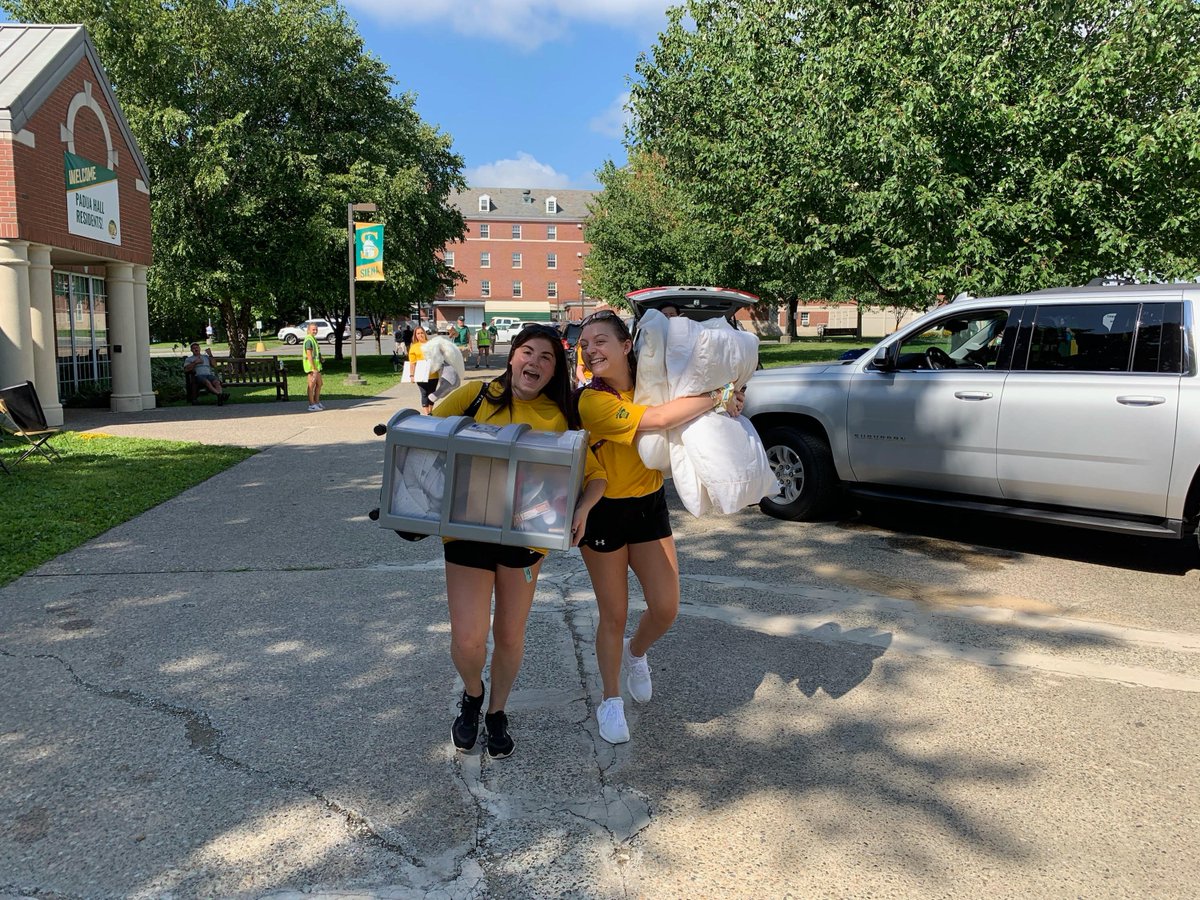 Move In Day 2019 is in full swing! We're excited to meet all of our new Saints today 💛💚