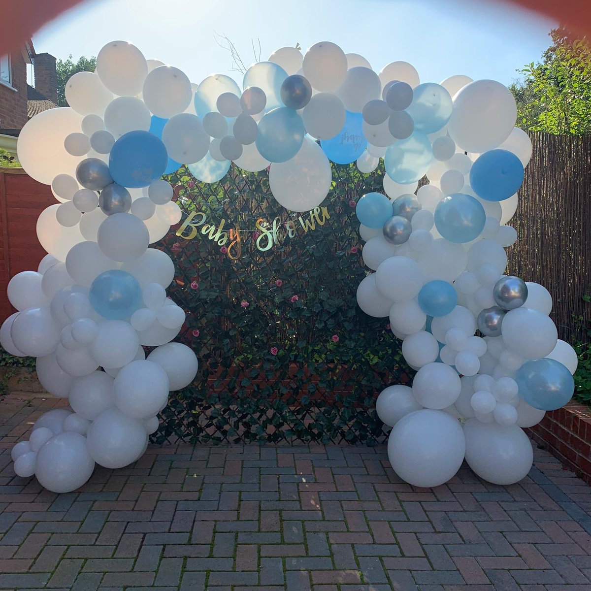 BalloonWali's tweet photo. Organic baby shower balloon arch with leaf and flower wall 👶🏽🌿🌸 #balloonwali #thursdaymorning  #babyshower #itsaboy #flowers #partydecor #WestMidlands https://t.co/A84uHDz4Ky