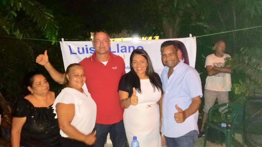 ADevarez's tweet photo. La profesora Luisa Llano (Yessenia) pre-candidata a Regidora por Tamboril, endorsa la candidatura de nuestro próximo diputado, por la circunscripción # 3, de Santiago Arsenio Devarez, en un emotivo acto del sector Villa Hermosa. #DevarezDiputado #Vota2porDevarez #Devarez2020 https://t.co/JJeiKuxG9b