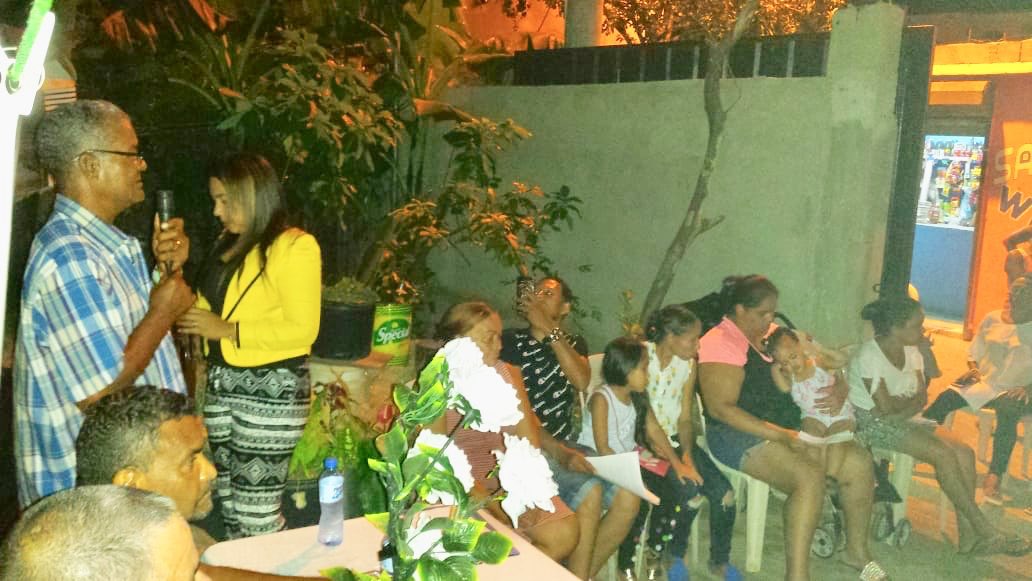 ADevarez's tweet photo. La profesora Luisa Llano (Yessenia) pre-candidata a Regidora por Tamboril, endorsa la candidatura de nuestro próximo diputado, por la circunscripción # 3, de Santiago Arsenio Devarez, en un emotivo acto del sector Villa Hermosa. #DevarezDiputado #Vota2porDevarez #Devarez2020 https://t.co/JJeiKuxG9b