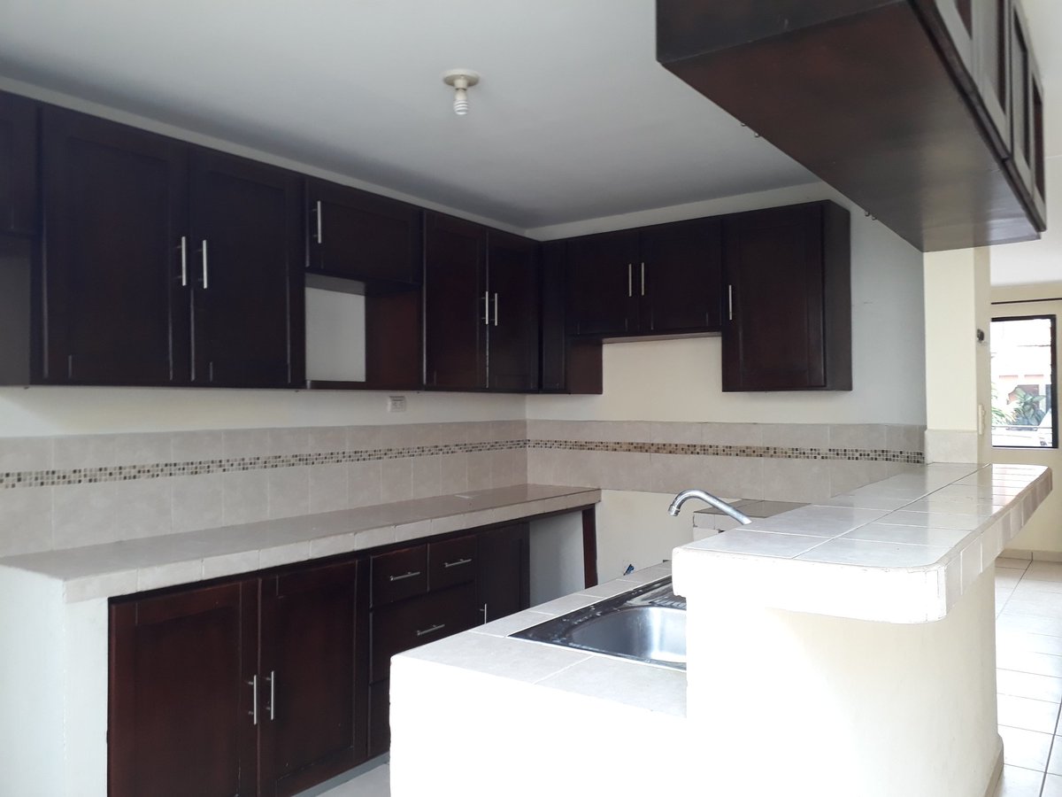 elinmueblesv's tweet photo. #CasaEnAlquiler en #SantaTecla #ResidencialVeranda | casa tipo nogal

➡️ Residencial privado
➡️ precio $800 mensuales vigilancia incluida

Para más información contactanos al 7192-8747  #bienesraicesenelsalvador #Alquileresenelsalvador #ElSalvador https://t.co/z4ZRdfWQi2