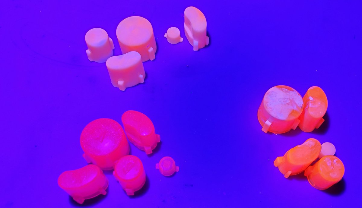 RockerGameMod's tweet photo. Because we all need some UV reactive creamsicle and hot pink buttons in our lives!!

#Gamecube #customcontroller #GCC #customgcc #moddedcontroller #rockergaming https://t.co/RpgULqmQ62