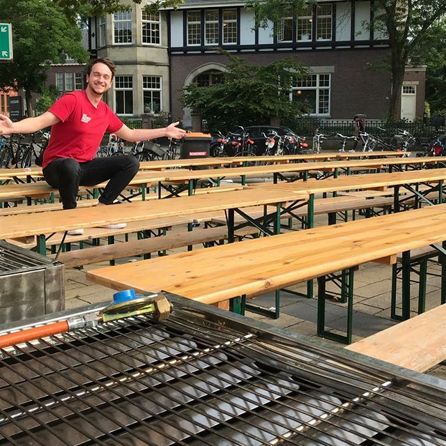 Een mega BBQ voor de deur en dat allemaal voor de introductie van onze nieuwe grafisch ontwerper! Welkom Jasper en bedankt @saxionnl 😉 ift.tt/32bQm1O