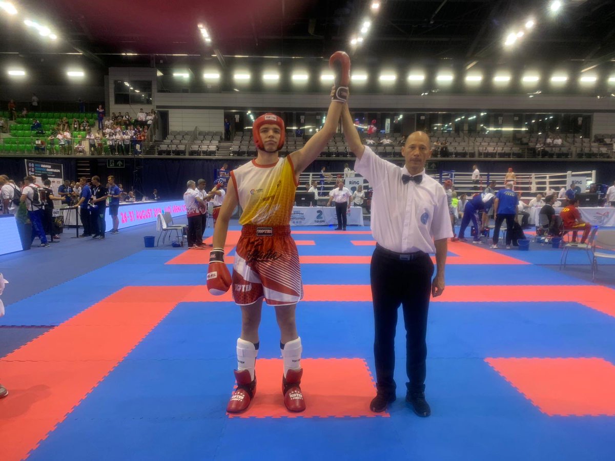 fekm_fekmania's tweet photo. Juan de Quintana también pasa a la final en la categoría junior de 84kg del Campeonato de Europa @WAKO_Kickboxing. ¡A por el oro! 😁

@deportegob @LaLigaSports @COE_es 

#FEKM #FEKMANIA #Kickboxing #WAKO https://t.co/DAJA8RiyWh
