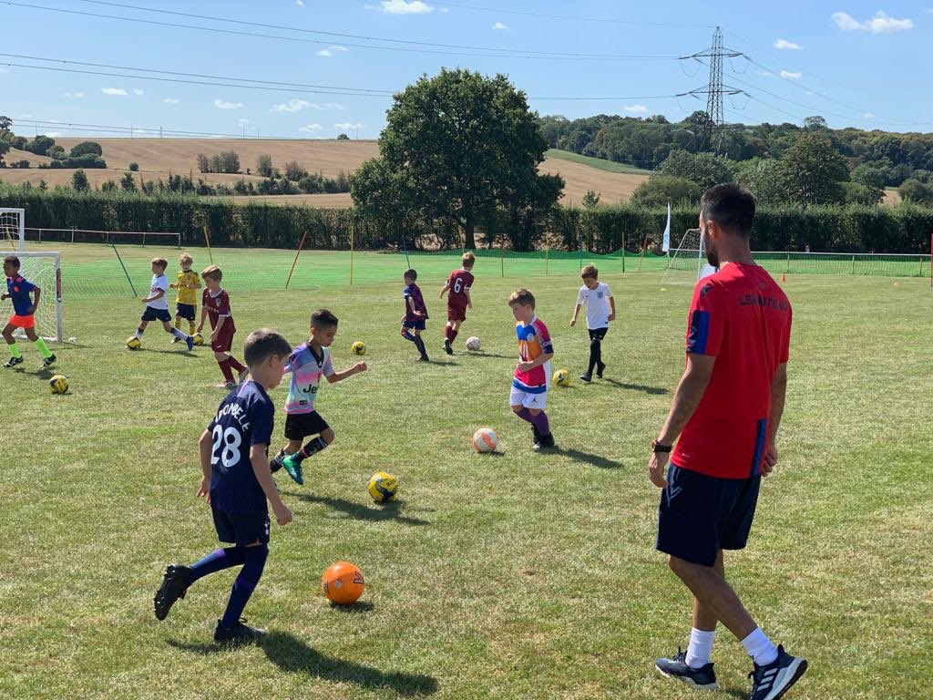 CuffleyFC's tweet image. LEVANTE FC TRAINING -Day 1! Great opportunity for our players to benefit from Levante coaching! Thanks to John Burgess for organising this and Katie Milbourn for her help coordinating!