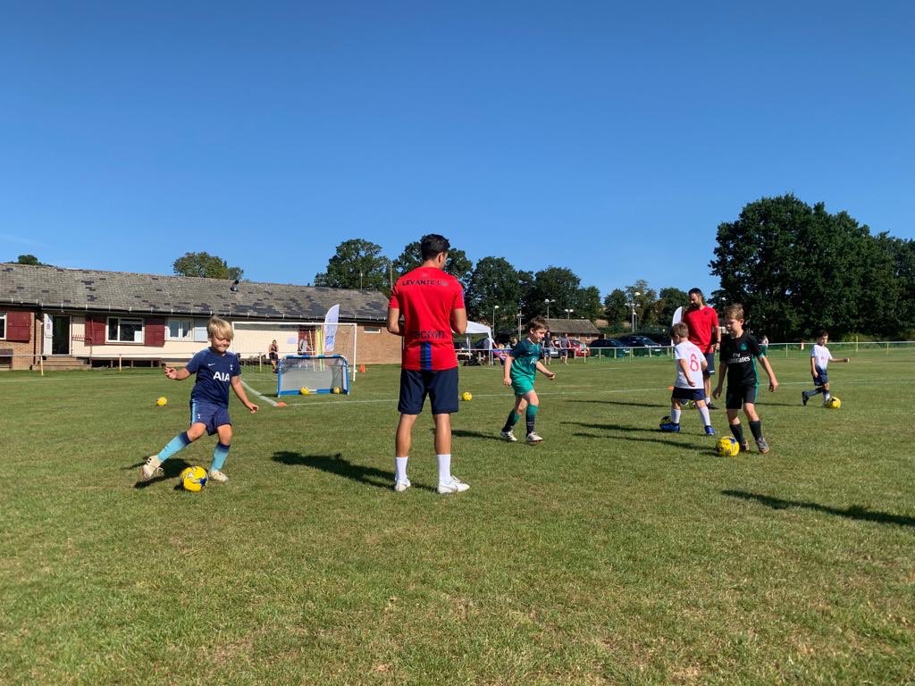 CuffleyFC's tweet image. LEVANTE FC TRAINING -Day 1! Great opportunity for our players to benefit from Levante coaching! Thanks to John Burgess for organising this and Katie Milbourn for her help coordinating!
