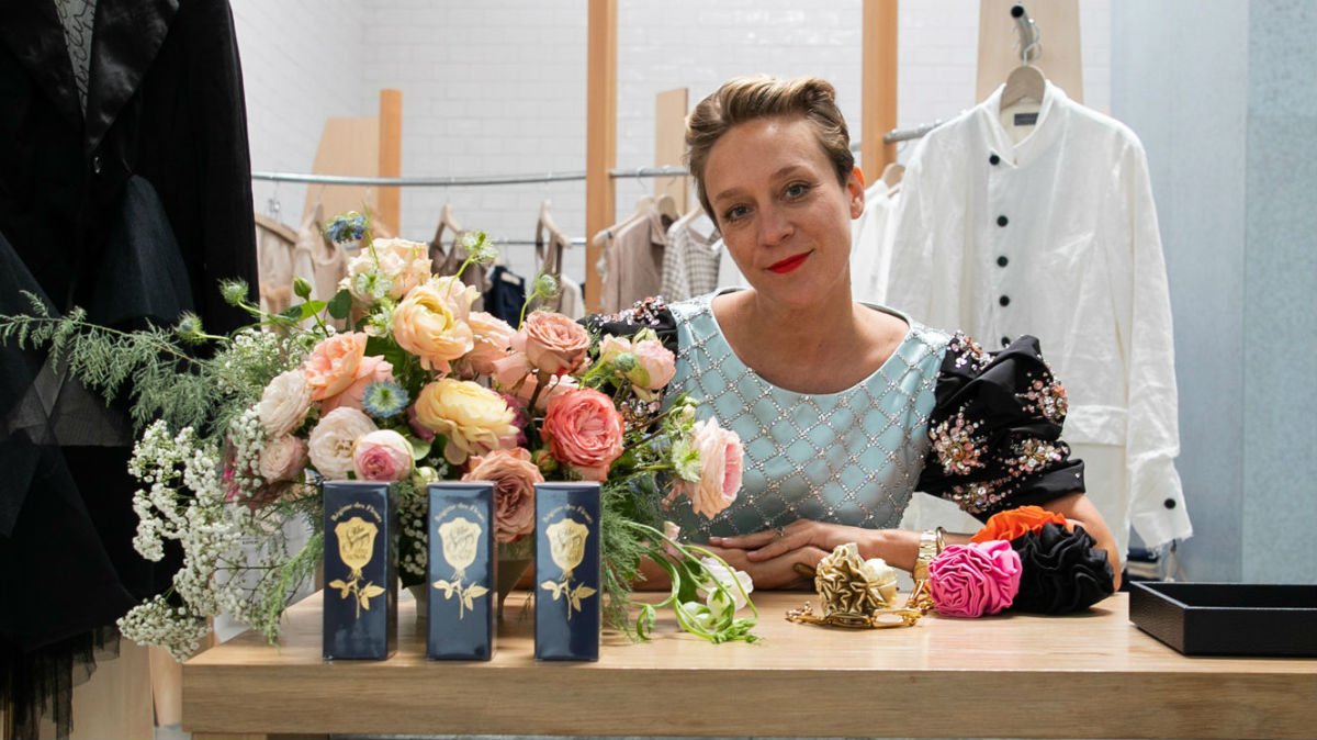Chloë Sevigny on Collecting Perfume Bottles, Her Favorite '90s Scents and CBD bit.ly/2MJOYjo