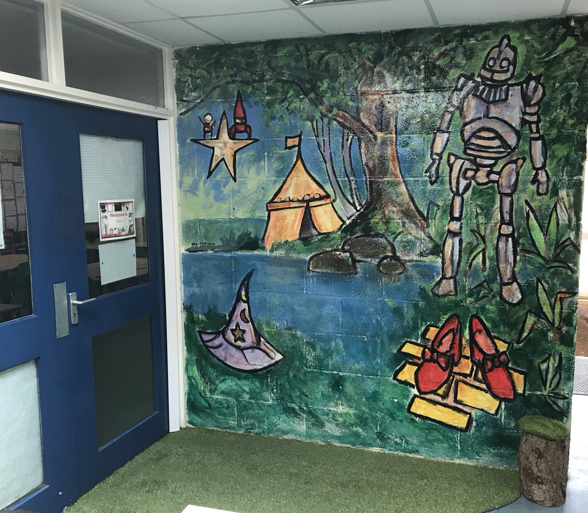 GuilsboroughPri's tweet photo. Varnishing complete, grass laid, leaves sparkling, tree stumps ready.....now we just need the last bits of furniture to arrive and it’ll be ready for our wonderful children on Wednesday when they start their school year! #excitingenvironment #achievingmoretogether https://t.co/PzHLGi7T50