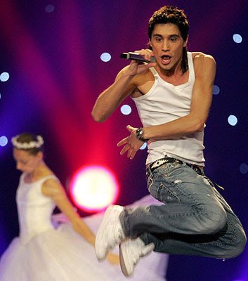 Билан never let you go. Билан never let. Билан евровидение 2008. Прыжок димы билана на евровидении. Лет ю гоу.