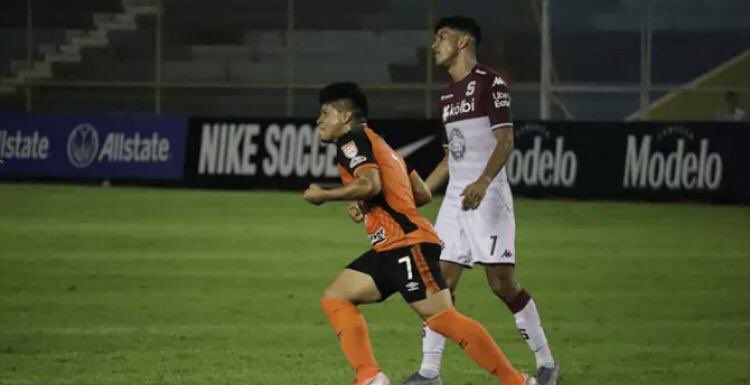 ¡Clasificó el monstruo morado!

En el estadio Cuscatlán, 
Águila derrotó 1-0 a Saprissa, pero cómo cayó en la ida 2-0, avanzó el conjunto tico.

Vía <a href="/RIVASMAU/">Mauricio Rivas (Rivasmau)</a> 

#SCL2019