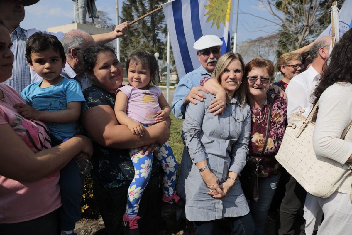 LuisLacallePou's tweet photo. Estamos convencidos que el Uruguay puede ser mejor, venimos a Belén para reafirmar nuestro compromiso. #PorElPaís #EsAhora https://t.co/xfmOJ0qvCg