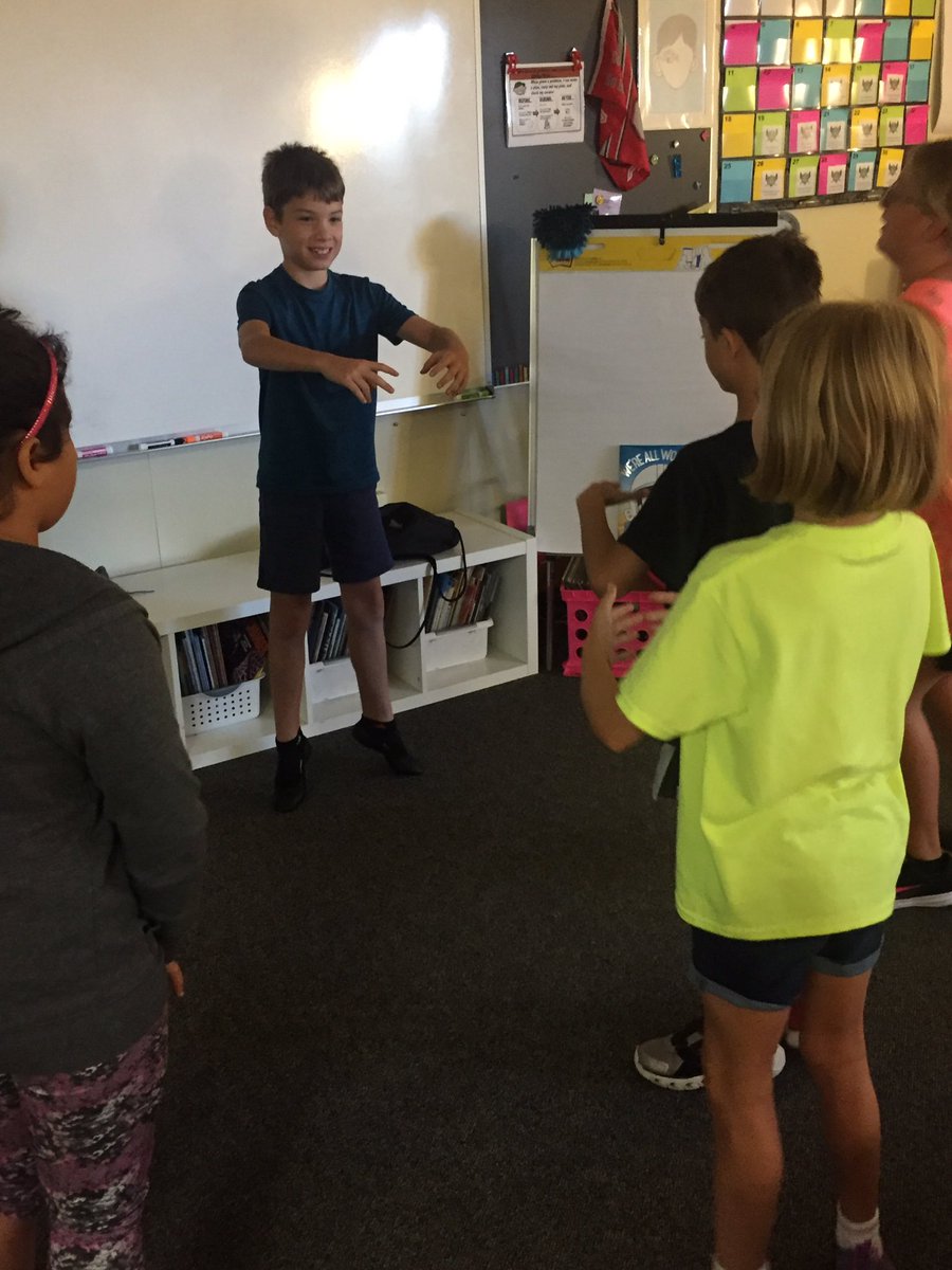 MsWDWEClass's tweet photo. We just love learning from our friends! Today’s learning included origami, slime, ballet, dogs and prayers. https://t.co/xcDV2HfPlz