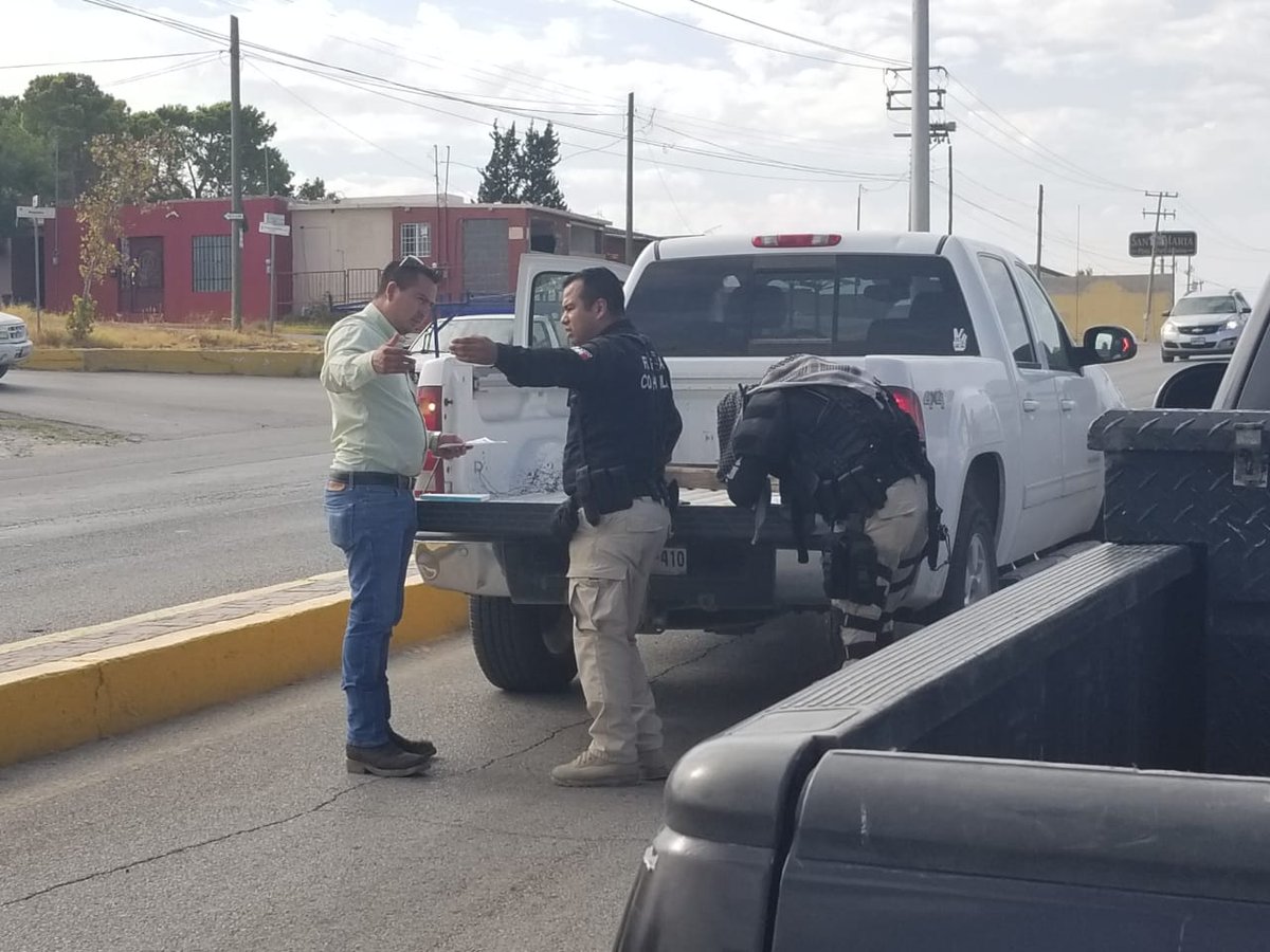 gm_noticias's tweet image. Operativo de Verificación de Derechos Vehiculares
#PiedrasNegras #SATEC ⚠️🧐🚘
 
Sobre bulevar Mendoza Berrueto y Los Espejos en Villa de Fuente.