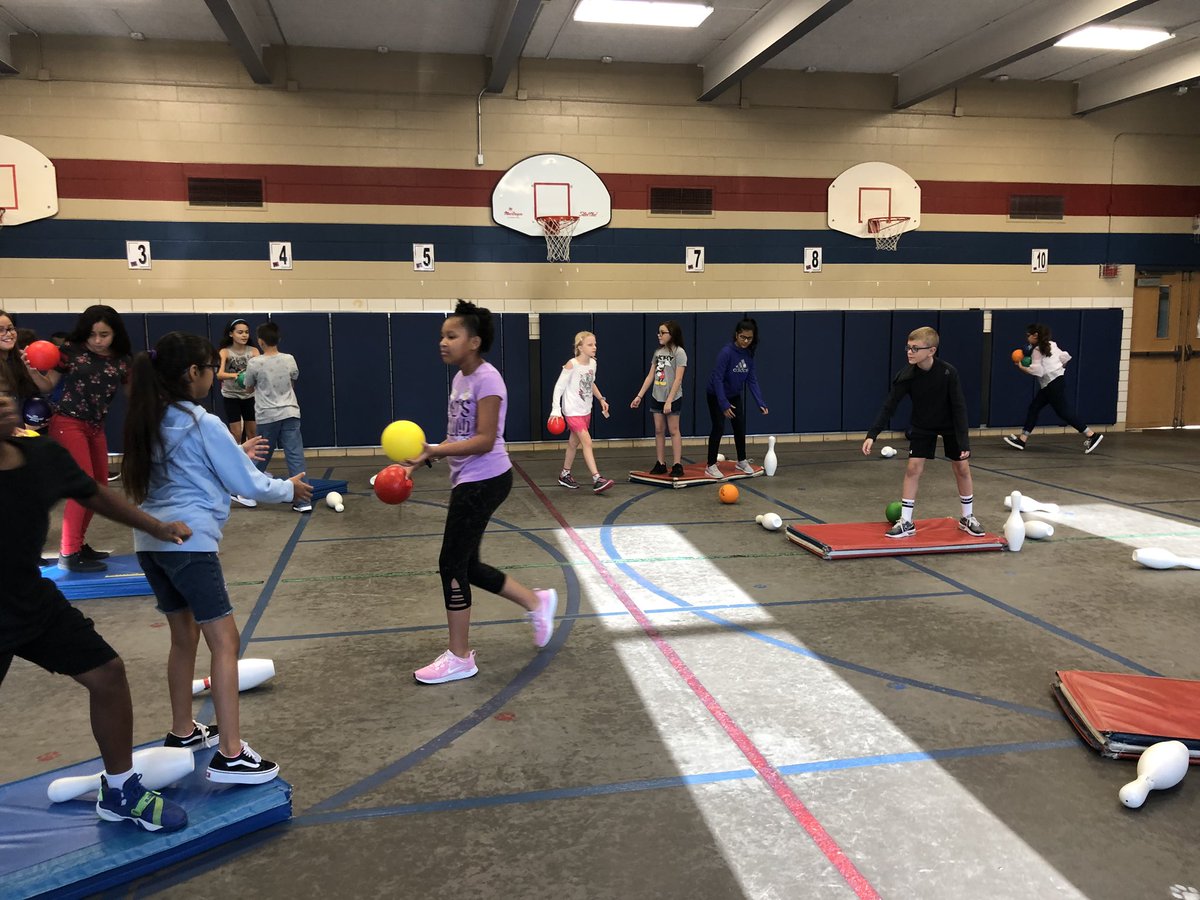 PEHHE1's tweet photo. Planks and some battleship today!!  #huskypride @bisdhhe https://t.co/9VbPHZXFrm
